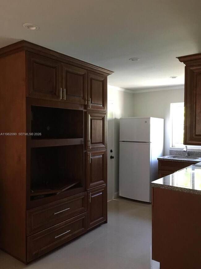 Building Photo - 5901 SW 45th St