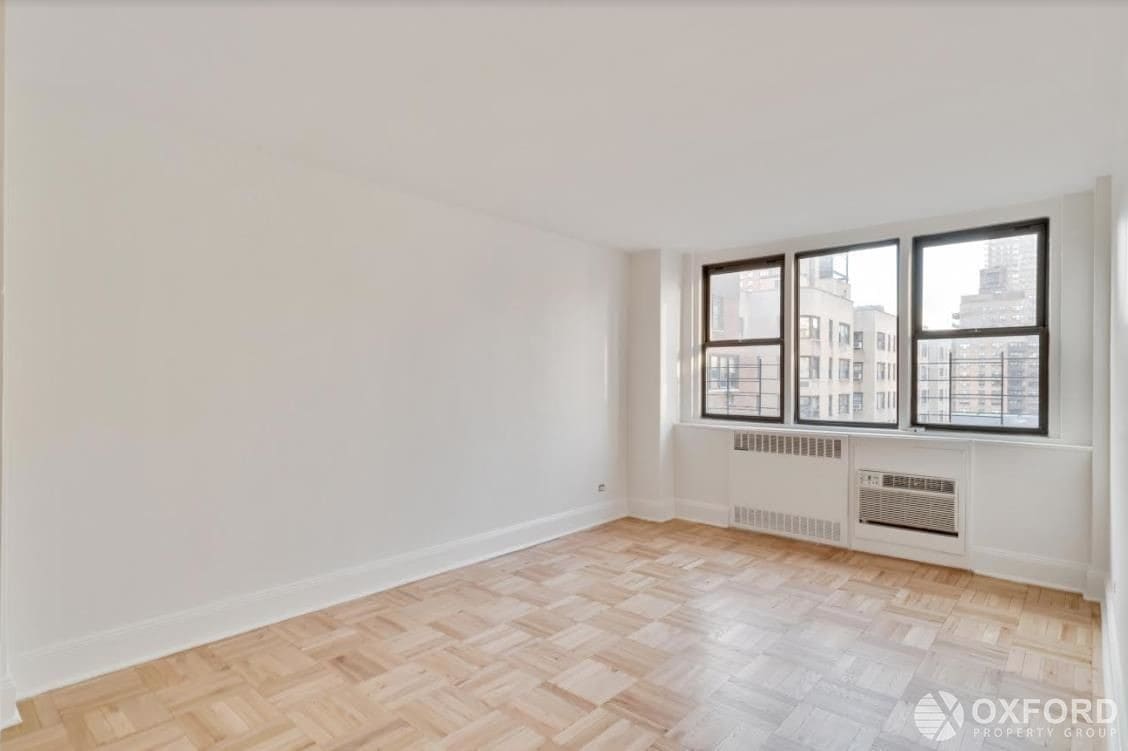 Building Photo - 440 E 79th St