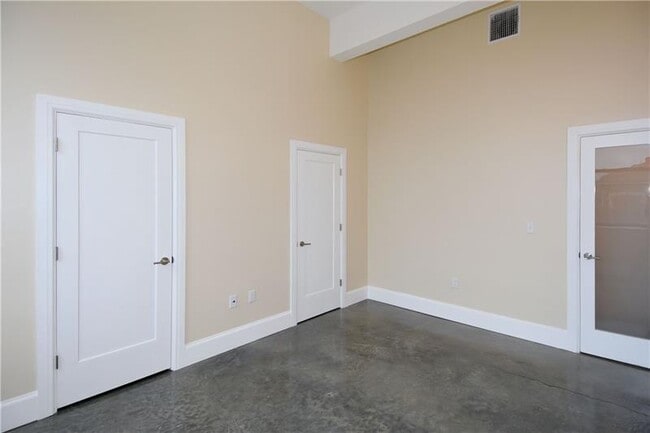 Building Photo - 2301 Mission St