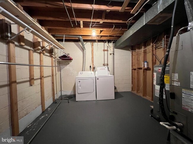 Building Photo - 5880 Whisper Way