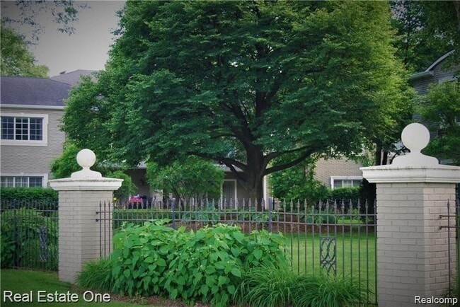 Building Photo - 1113 N Old Woodward Ave