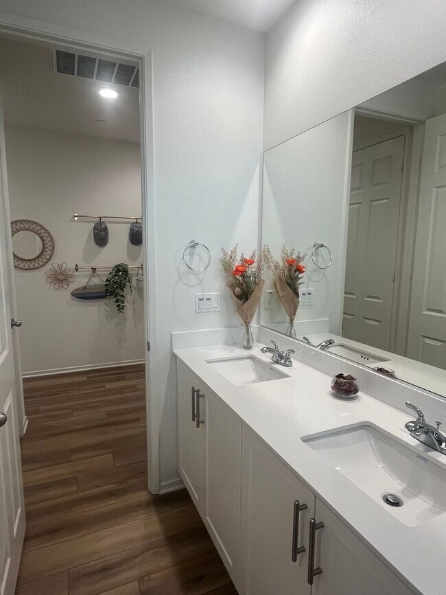 Building Photo - Beautiful Single-Family Home in Terramor