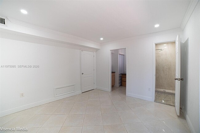 Building Photo - 783 W 78th St