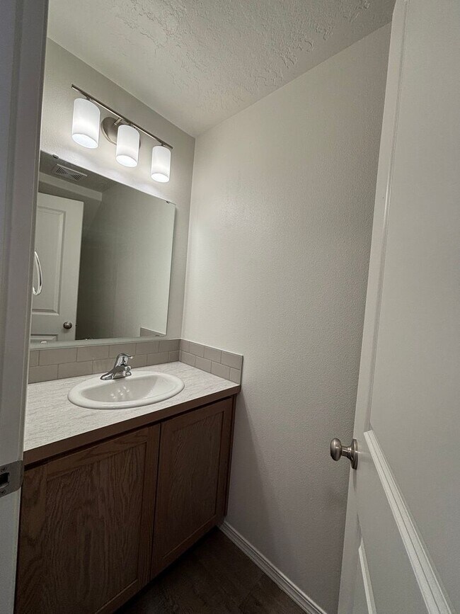 Building Photo - Brand New Corner Townhome!