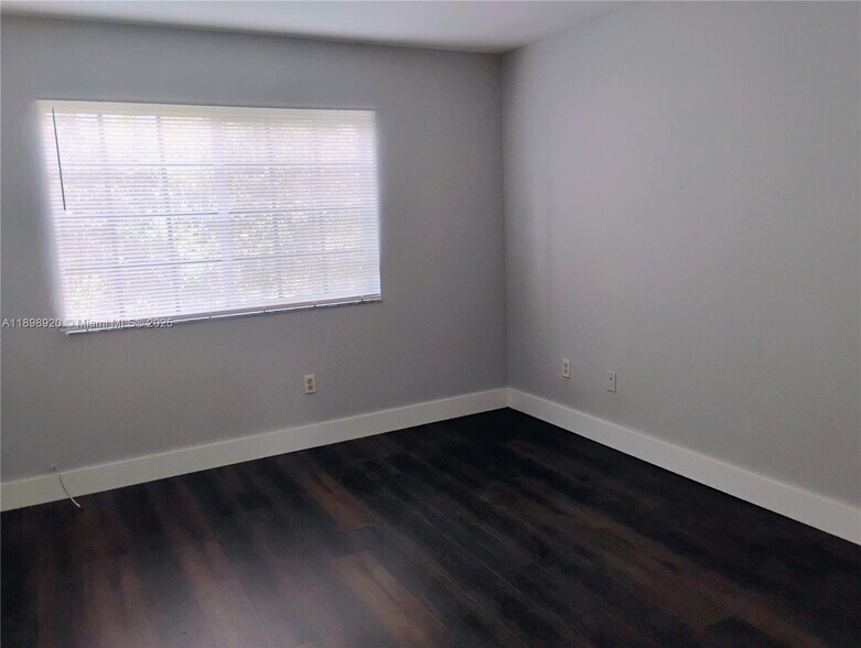 Building Photo - 1115 Lucaya Dr
