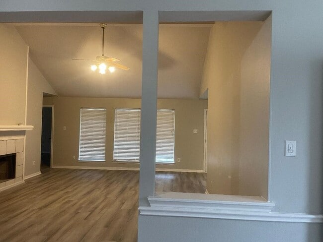 Building Photo - 16302 Cobble Springs Ct