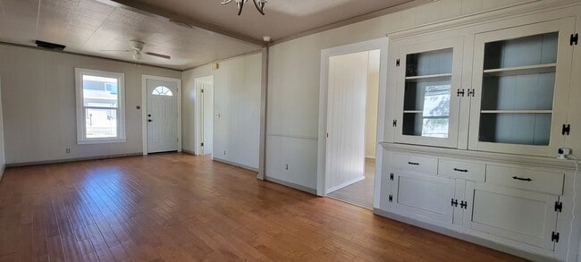 Building Photo - 2 Bedroom 1 Bath Home