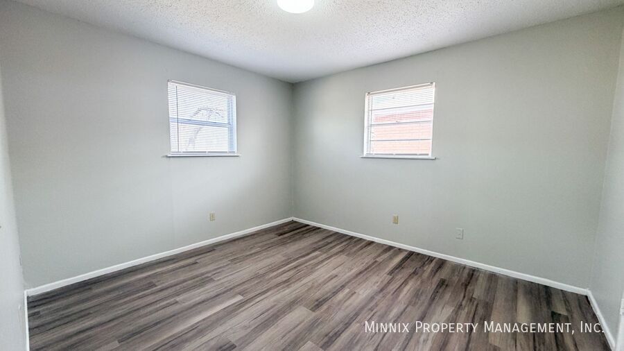 Building Photo - 2219 W 19th