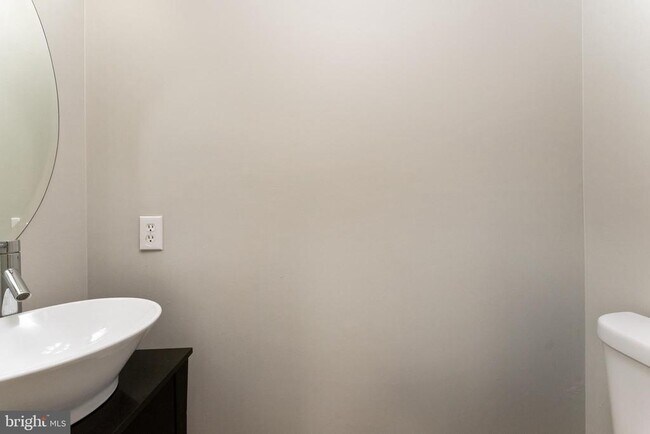 Building Photo - 4869 Benecia Ln