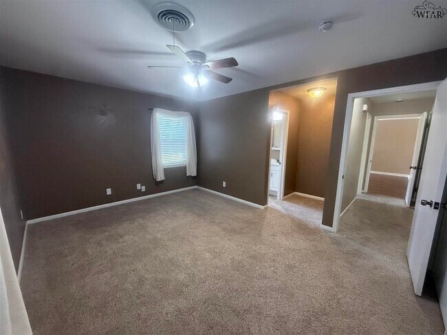 Building Photo - 2824 Barrywood Dr