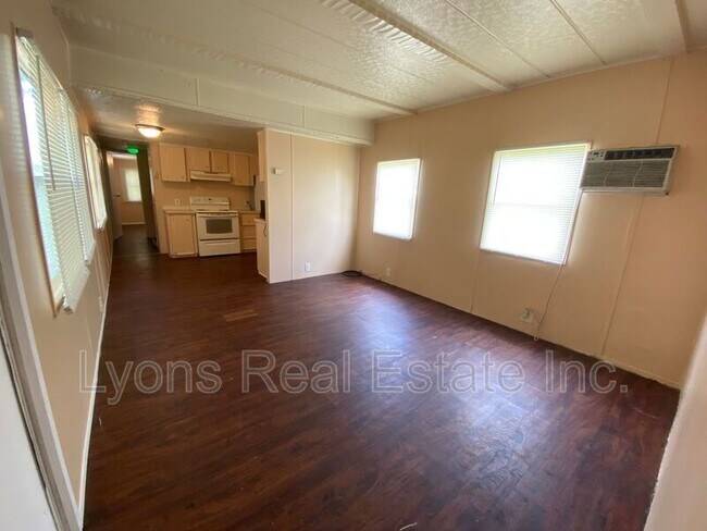 Building Photo - 2211 Cantor Ln
