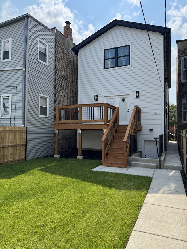 Building Photo - 325 S Richmond St