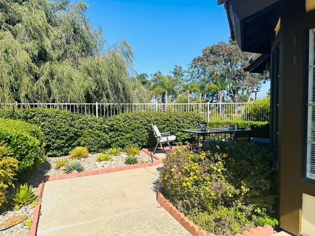 Building Photo - 3 bed single story home for rent  in  Shadowridge Community on the Greens