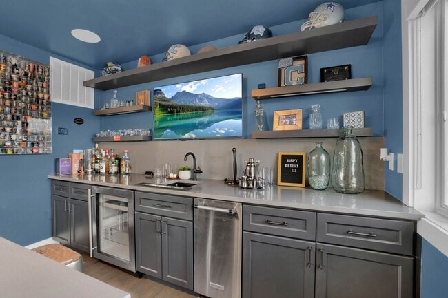 Building Photo - Stunning 3 Bed, 3 Bathroom Rental in the S...