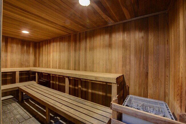 Building Photo - Ground Floor 2BD/2BA Condo in Gated Henderson Community – Resort-Style Amenities!