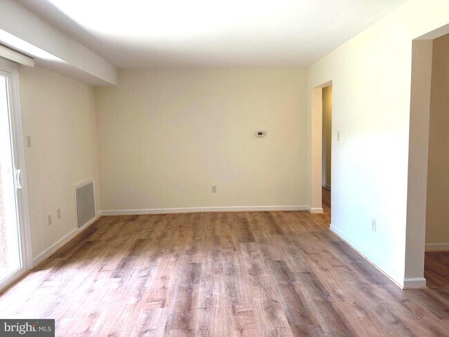 Building Photo - 136 Fairfield Dr