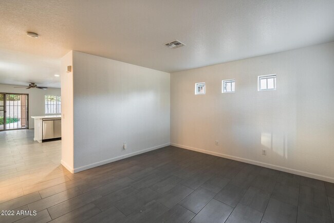 Building Photo - 8337 W Hughes Dr