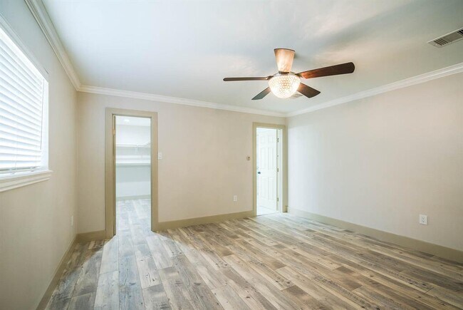 Building Photo - 5347 Paisley Ln