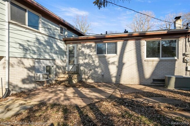 Building Photo - 14377 Cranston St