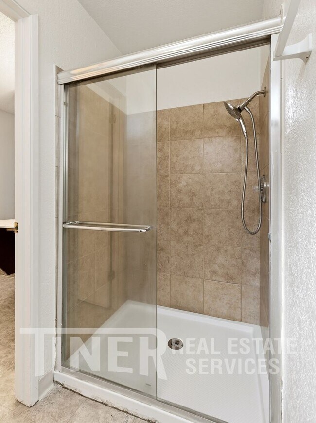 Building Photo - 10237 Country Way
