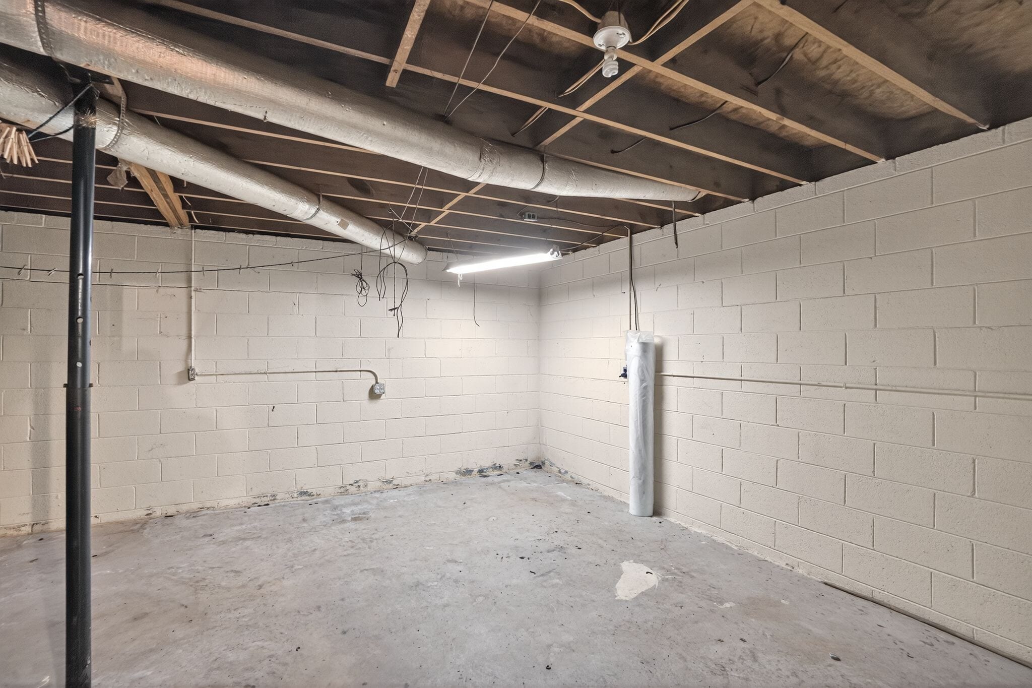 Building Photo - 1494 Carpenter St