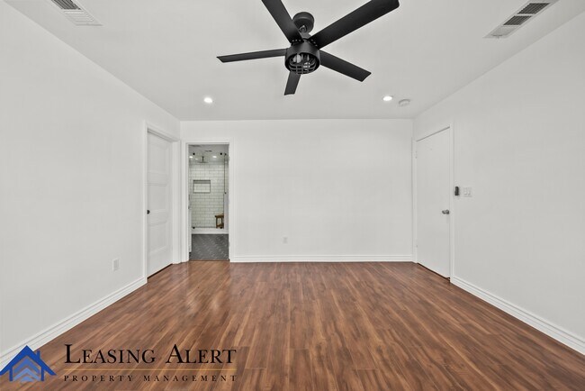 Building Photo - 7800 Lindley Ave