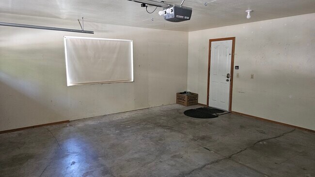 Building Photo - 527 Sutter Ln