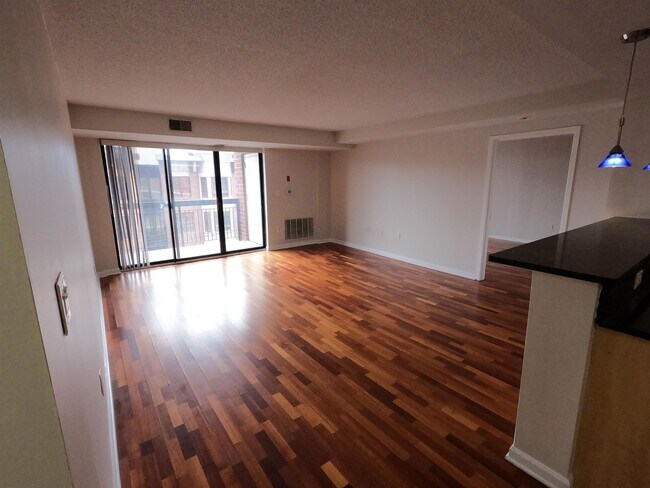 Building Photo - 700 1st St