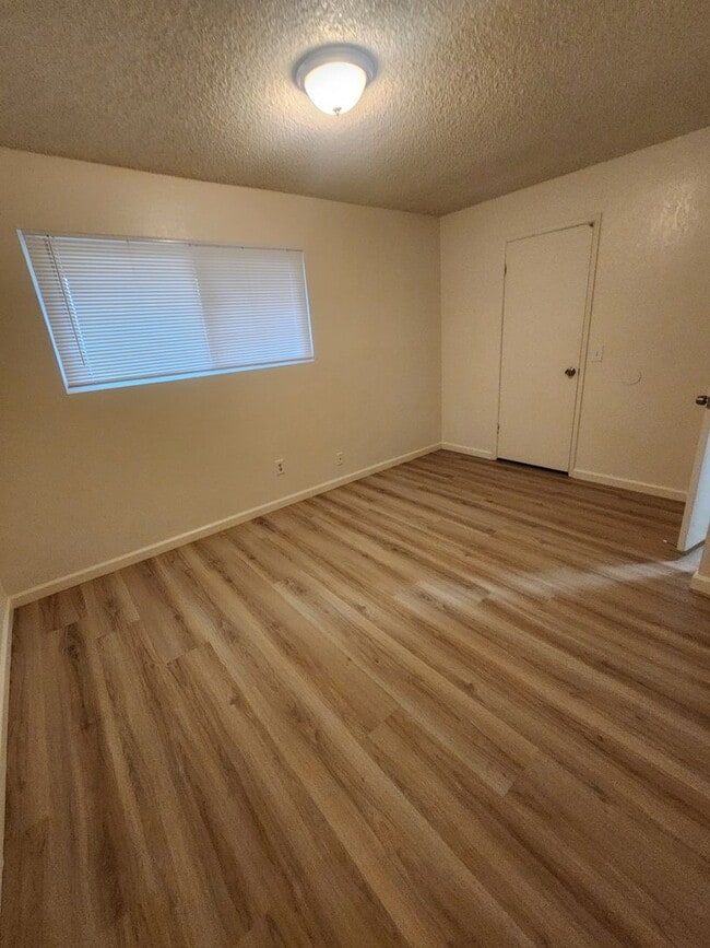 Building Photo - L77700