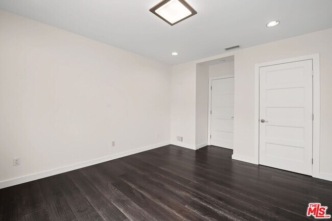 Building Photo - 175 Barlock Ave