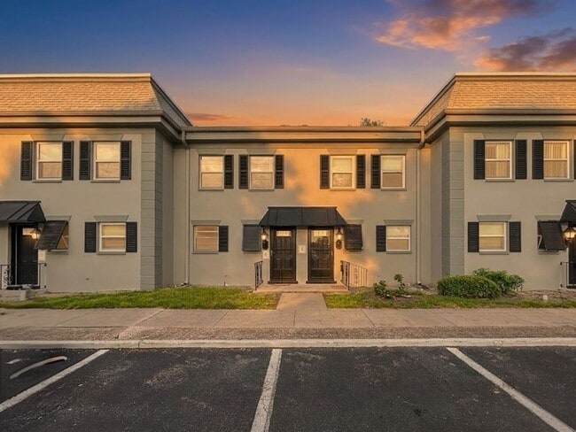 Building Photo - Modern & Bright Living in South Pasadena – Your Coastal Retreat!