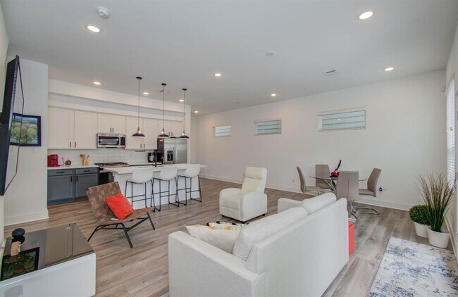 Building Photo - 970 Highland Sound Ln