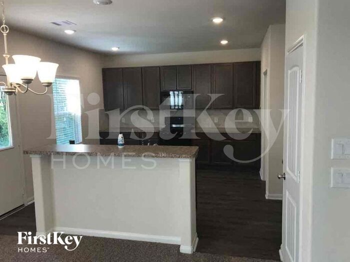 Building Photo - 6630 Blimp Base Blvd