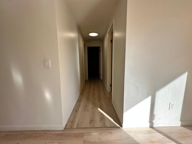 Building Photo - Beautifully Maintained Duplex in Glen Ellen