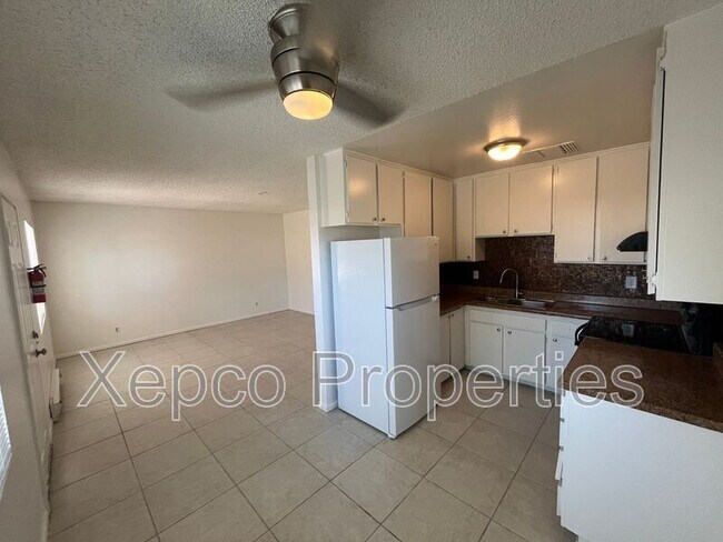 Building Photo - 556 E Chuckwalla Rd