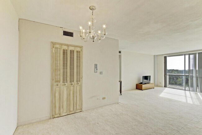Building Photo - 2800 N Flagler Dr