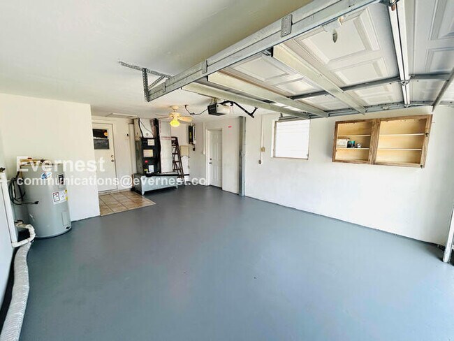 Building Photo - 2127 Erin Dr