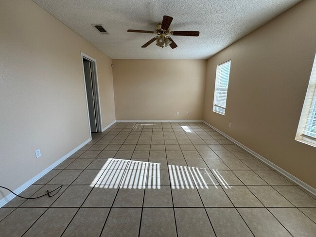 Building Photo - 4602 Hank Dr