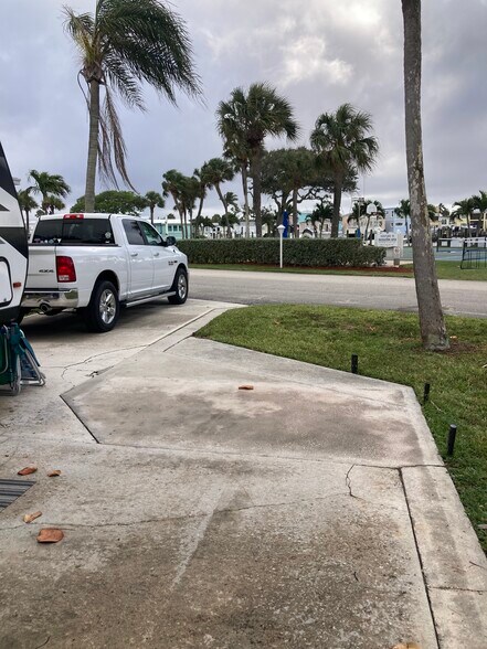 Building Photo - 10725 S Ocean Dr