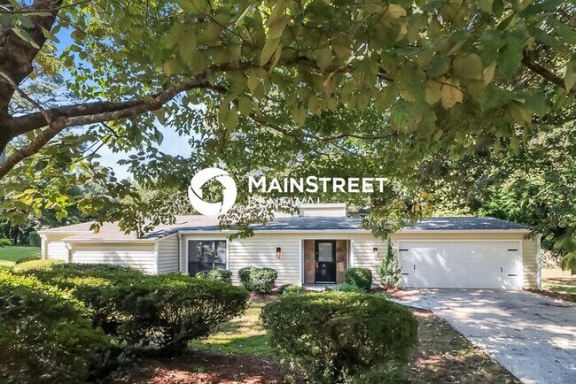Building Photo - 3 Bedroom Pet-Friendly Home in Marietta, GA with Main Street Renewal