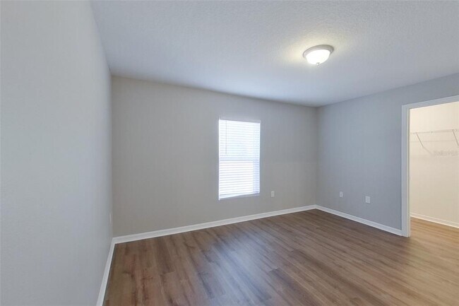 Building Photo - 9810 N Santee Terrace