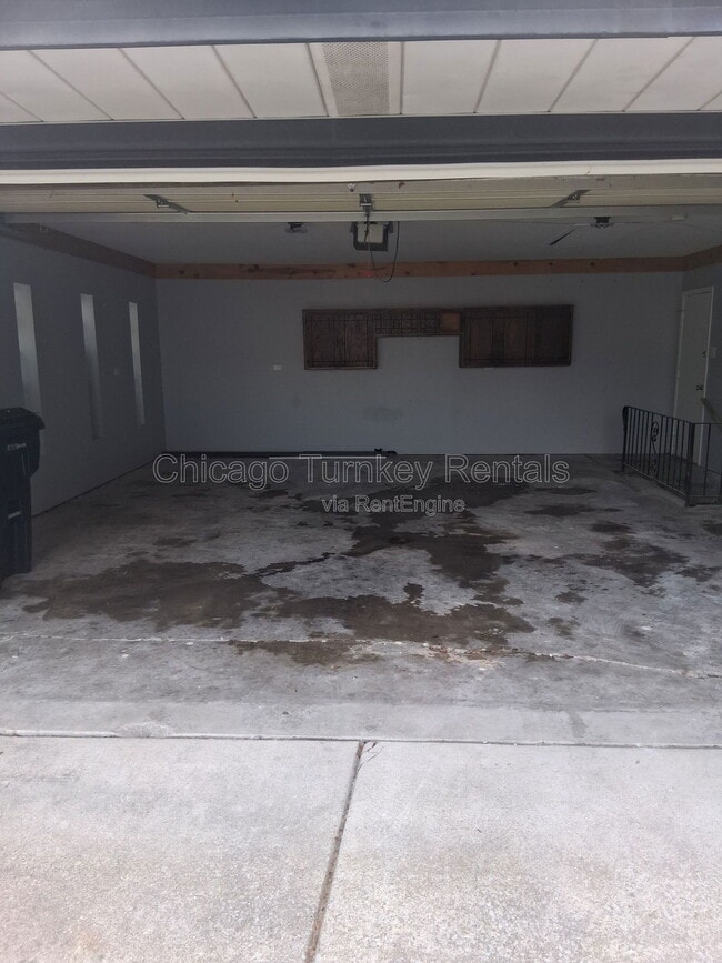 Building Photo - 1204 E 166th Pl