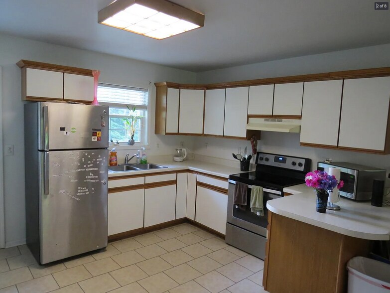 Building Photo - 323 Parker Farm Rd