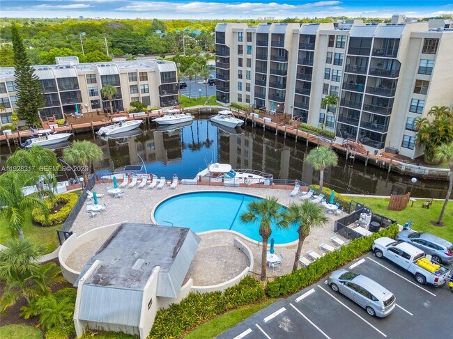 Building Photo - 12 Royal Palm Way