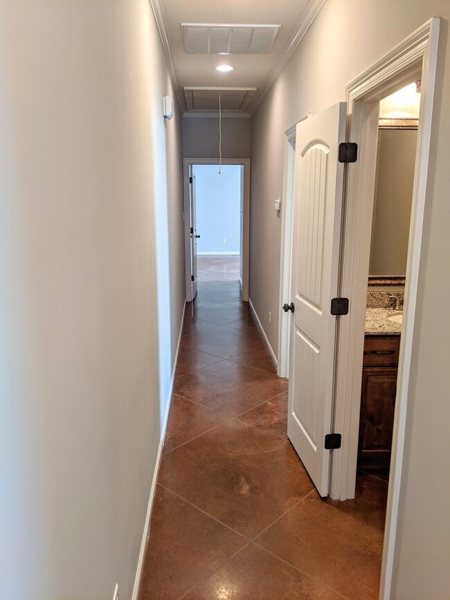 Building Photo - Beautiful Home in the CENTER of LAFAYETTE!!