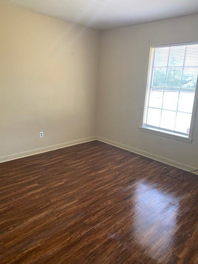 Building Photo - Monthly Paid Rent