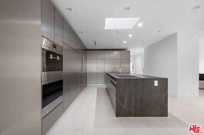 Building Photo - 201 S Bedford Dr