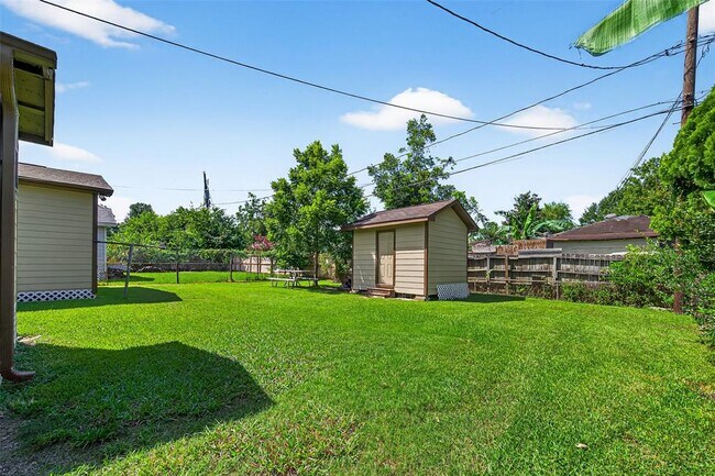 Building Photo - 5012 Ratama St