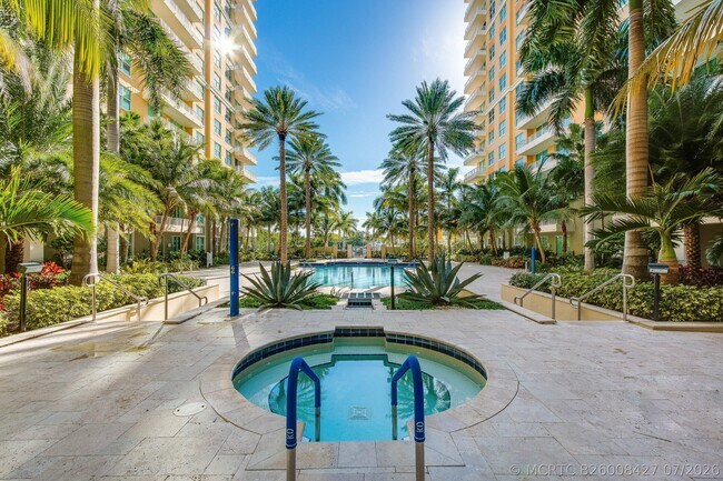 Building Photo - 700 E Boynton Beach Blvd