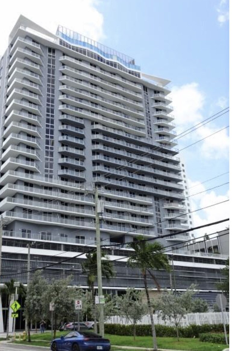Building Photo - 1010 SW 2nd Ave